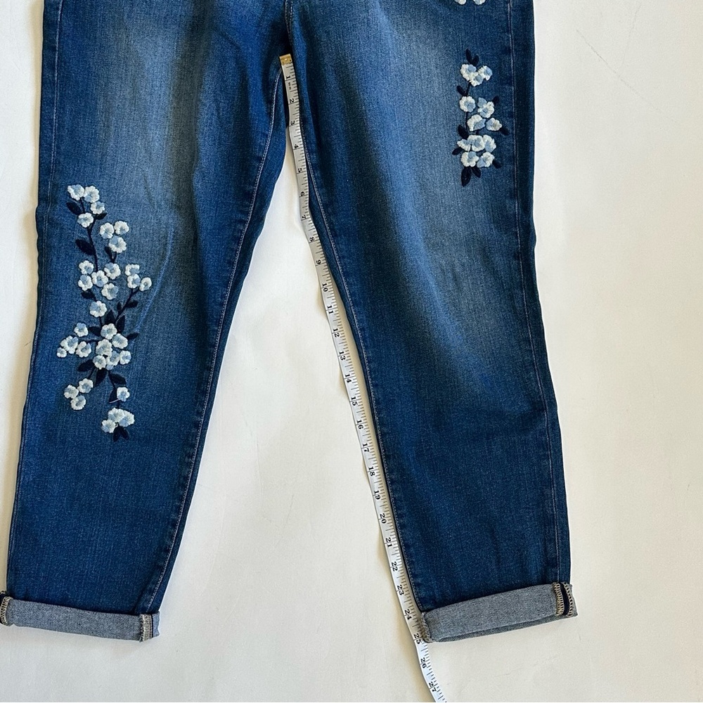 Gap Floral Embroidered Girlfriend Jeans - Picture 8 of 9